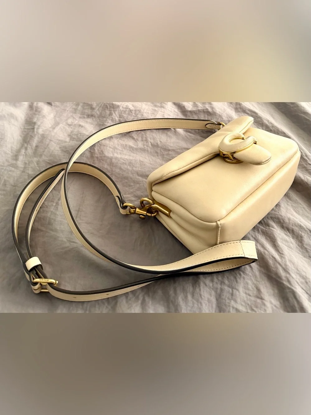 👑✅PRICE FIRM✅COACH Mini Pillow Cream Leather Tabby Crossbody Bag. USED
